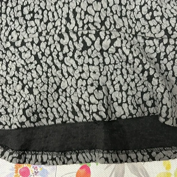 Micheal Kors Skirt Flare Bottom. Size Small - Picture 4 of 11